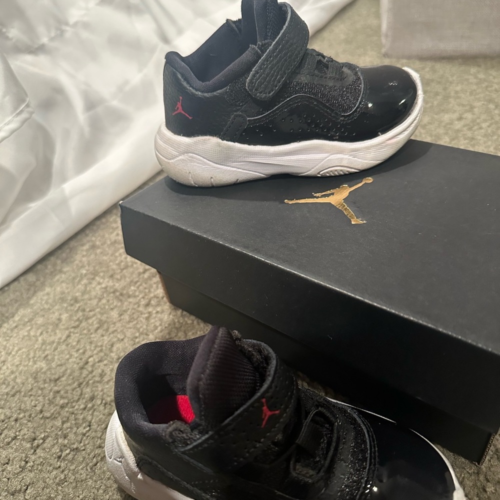 Baby Jordans size 6c